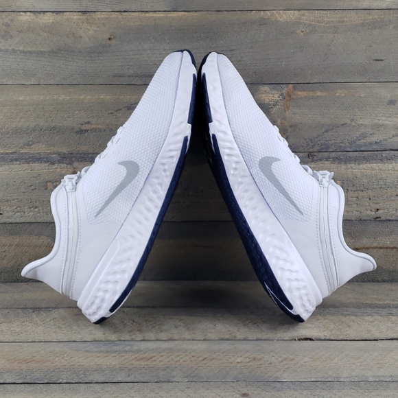 Nike Revolution 5 Flyease Casual Running Shoes - Picture 7 of 9